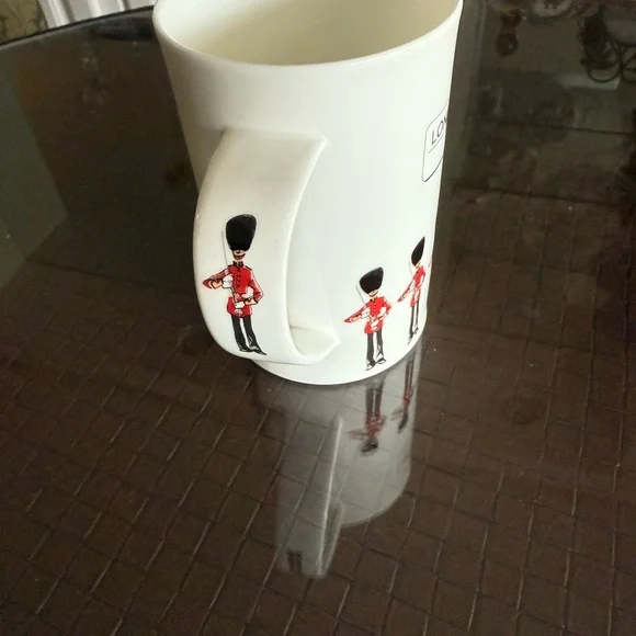 Harrods Royal Guard White and Red Mug - Picture 3 of 6